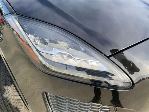 Used 2018 Jaguar E-PACE SE image 52