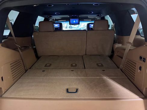 Used 2017 Cadillac Escalade Platinum AWD/4WD image 23