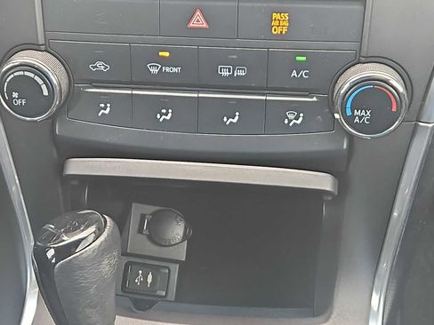 Used 2015 Toyota Camry SE image 17