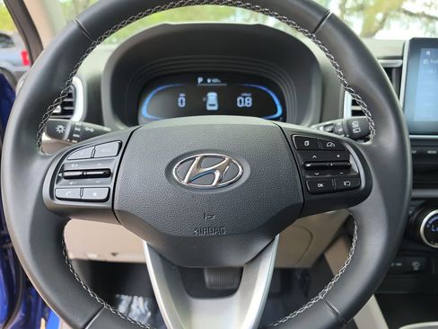 Used 2024 Hyundai Venue SEL FWD image 18