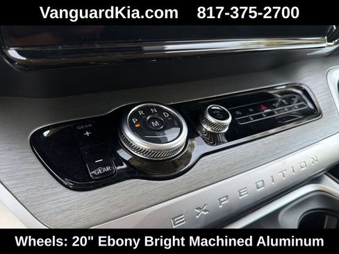 Used 2025 Ford Expedition Platinum AWD/4WD image 24
