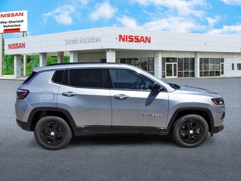 Used 2024 Jeep Compass Latitude image 5