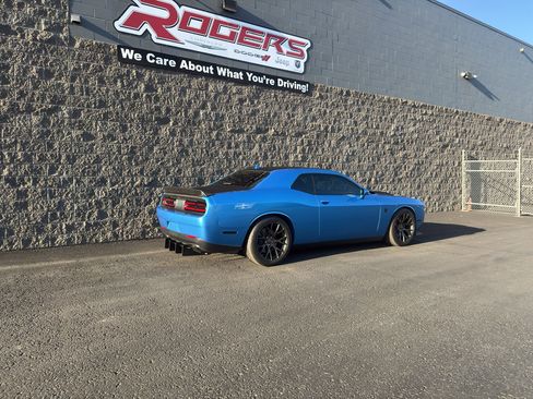 Used 2016 Dodge Challenger SRT Hellcat image 3