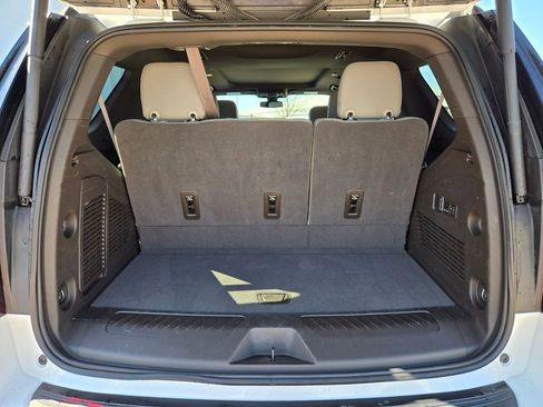 Used 2022 GMC Yukon SLT w/ SLT Premium Package image 32
