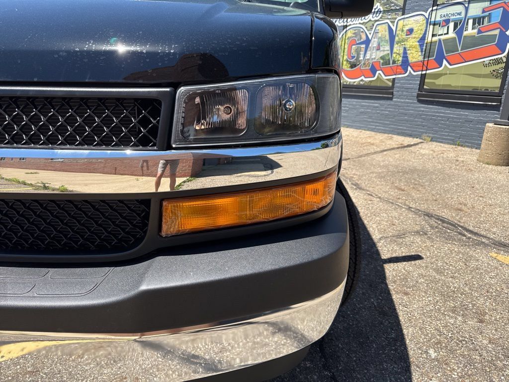 New 2026 Chevrolet Express 2500 Extended w/ Communications Package RWD image 3