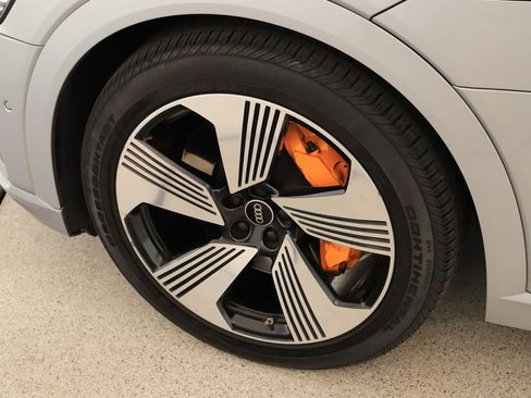 Used 2023 Audi e-tron Premium Plus w/ Premium Plus Package image 32