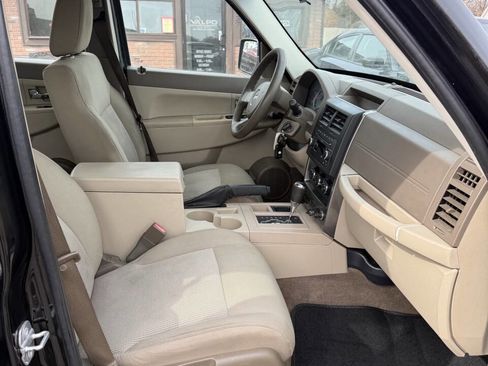 Used 2009 Jeep Liberty Sport image 16