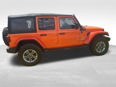 Used 2018 Jeep Wrangler Unlimited Sahara AWD/4WD image 25