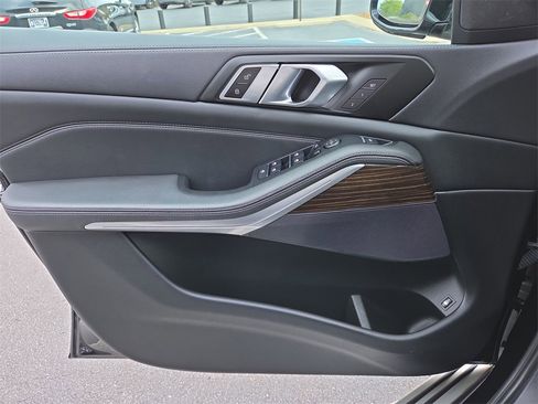 Used 2023 BMW X5 xDrive45e image 17