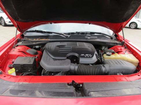 Used 2016 Dodge Challenger SXT image 16