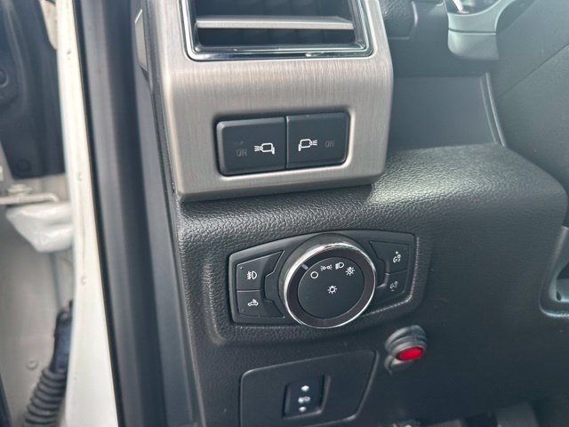 Used 2017 Ford F150 Platinum w/ Equipment Group 701A Luxury AWD/4WD image 19