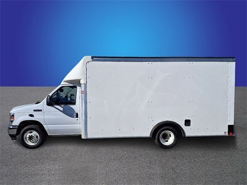 Used 2022 Ford E-350 and Econoline 350 Super Duty w/ Power Windows & Locks Group image 7