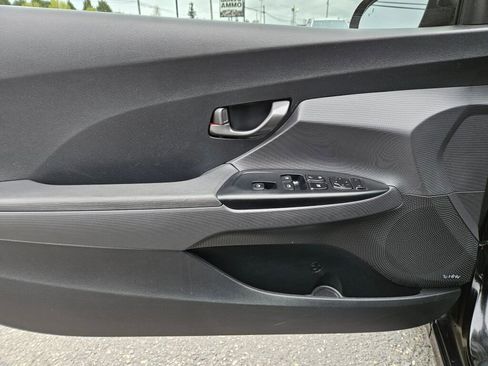 Used 2019 Hyundai Veloster 2.0 Premium FWD image 13