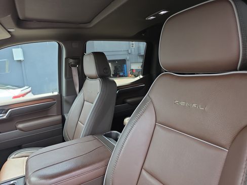 Used 2025 GMC Sierra 1500 Denali w/ Denali Reserve Package AWD/4WD image 9