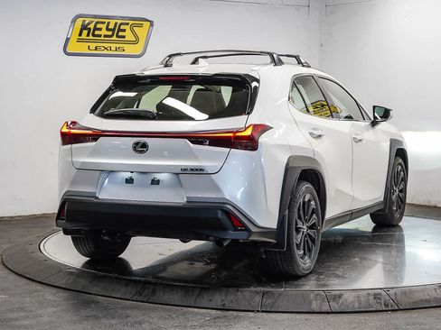 Used 2025 Lexus UX 300h FWD w/ Accessory Package (Z2) image 4