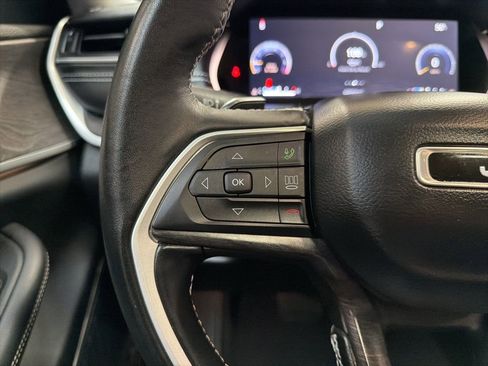 Used 2022 Jeep Grand Cherokee Limited image 17