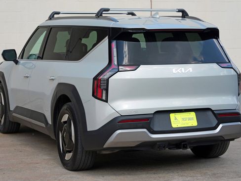 Used 2024 Kia EV9 Wind AWD/4WD image 50