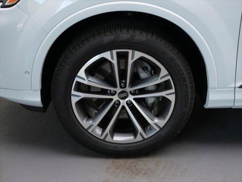 Certified 2025 Audi Q7 2.0T Premium Plus AWD/4WD image 17
