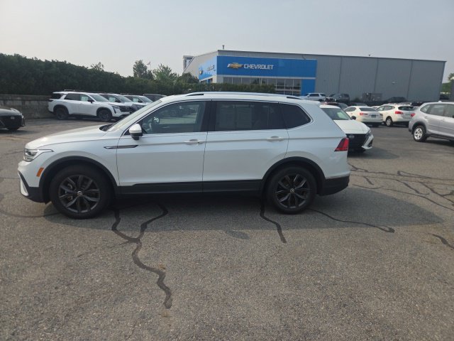 Used 2023 Volkswagen Tiguan SE w/ Panoramic Sunroof Package AWD/4WD image 2