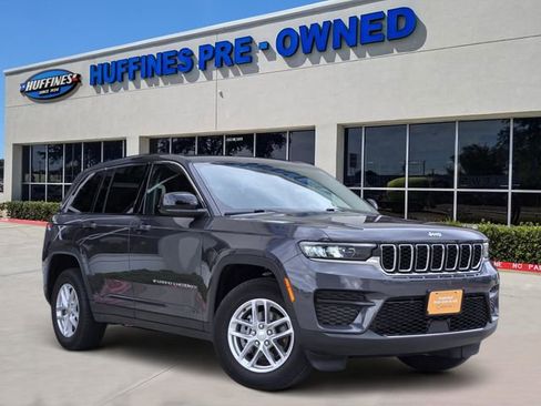 Used 2023 Jeep Grand Cherokee Laredo w/ Luxury Tech Group I AWD/4WD image 1