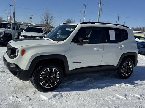Certified 2023 Jeep Renegade Latitude image 3