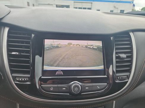 Used 2022 Chevrolet Trax LT w/ LT Convenience Package image 25