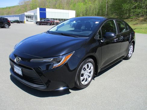 Used 2023 Toyota Corolla LE w/ Carpet Mat Package (TMS) FWD image 1