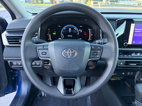 Used 2025 Toyota Camry LE FWD image 10