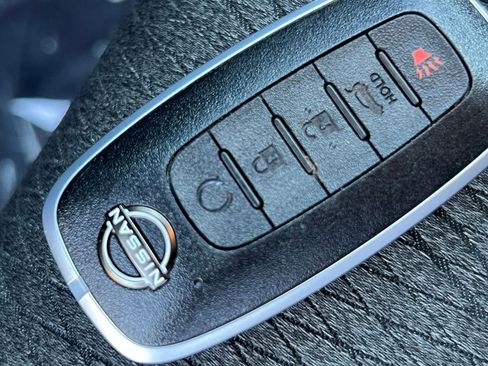 Used 2025 Nissan Rogue SV image 28