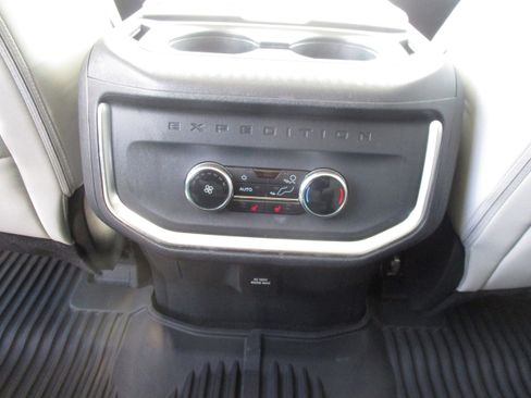 Used 2025 Ford Expedition Platinum AWD/4WD image 44