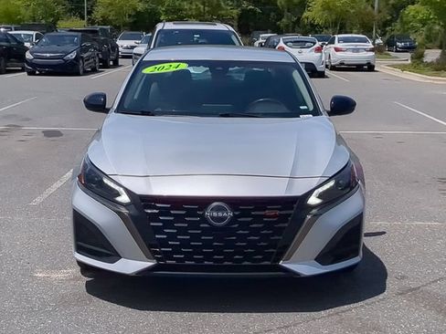 Used 2024 Nissan Altima 2.5 SR FWD image 9