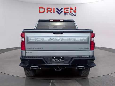 New 2026 Chevrolet Silverado 1500 Custom Trail Boss w/ LPO, Dark Essentials Package image 4