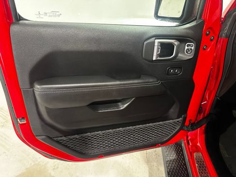 Used 2023 Jeep Wrangler Unlimited Sahara w/ Dual Top Group AWD/4WD image 17