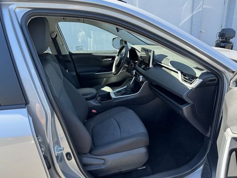 Used 2025 Toyota RAV4 XLE AWD/4WD image 12