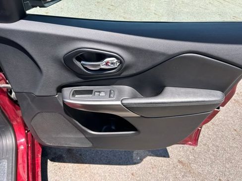 Used 2019 Jeep Cherokee High Altitude AWD/4WD image 40