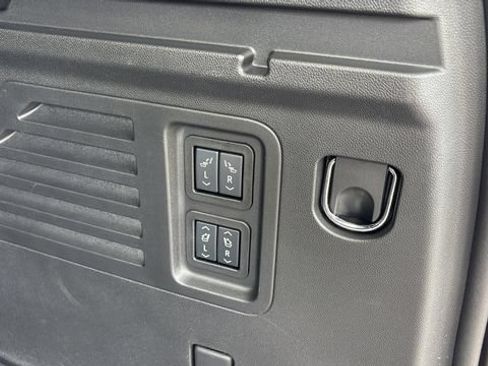 Used 2026 Chevrolet Traverse RS FWD image 35