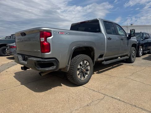 Used 2024 Chevrolet Silverado 2500 Custom w/ Custom Convenience Package image 4