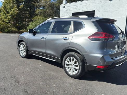 Used 2020 Nissan Rogue SV image 5