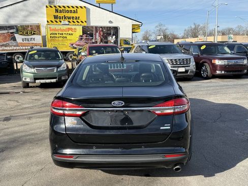 Used 2017 Ford Fusion SE w/ Fusion SE Technology Package image 4