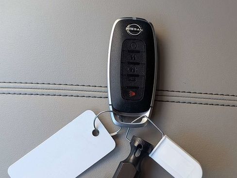 Used 2023 Nissan Pathfinder SL AWD/4WD image 33