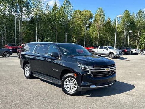 Used 2023 Chevrolet Suburban LT image 2