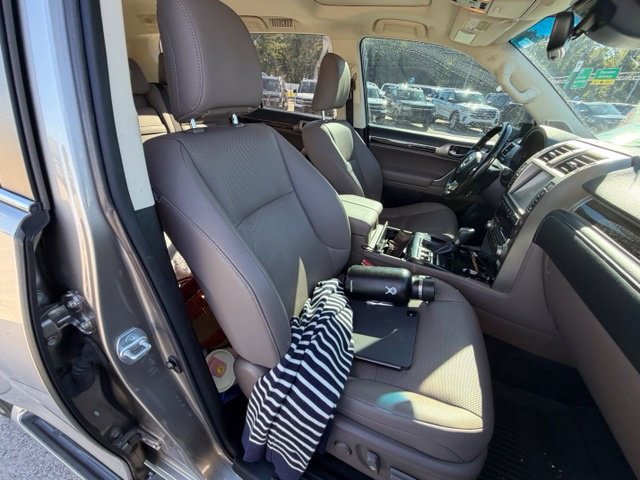 Used 2021 Lexus GX 460 Premium w/ Premium Package AWD/4WD image 2