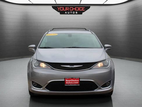 Used 2020 Chrysler Pacifica Touring-L FWD image 8