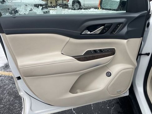 Used 2021 GMC Acadia Denali w/ Denali Technology Package image 11