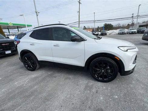 Used 2024 Buick Encore GX Sport Touring w/ Experience Buick Package image 9