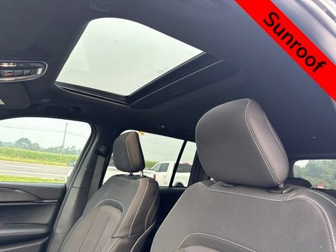 Used 2025 Jeep Grand Cherokee Laredo X w/ Luxury Tech Group I AWD/4WD image 6