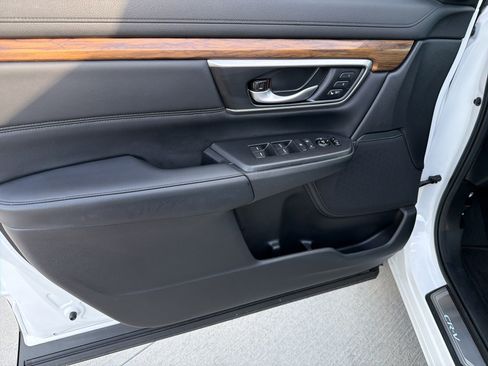 Used 2020 Honda CR-V Touring image 14