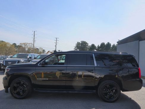 Used 2019 Chevrolet Suburban LT w/ LT Midnight Edition image 9