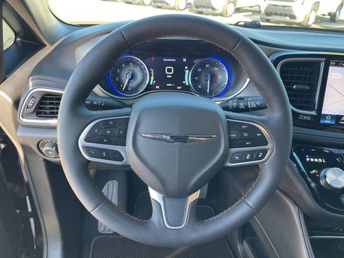 Used 2024 Chrysler Pacifica Pinnacle w/ Trailer Tow Group AWD/4WD image 16