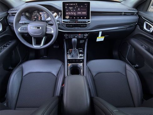 New 2026 Jeep Compass Latitude image 10